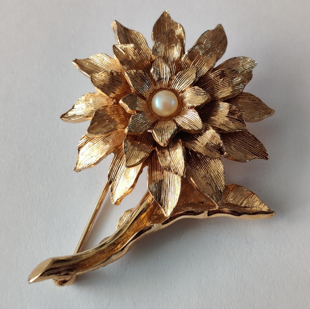 Vintage Boucher #1144 Dahlia Flower Brooch